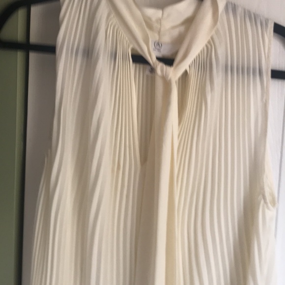 Women’s sleeveless blouse - Picture 2 of 2